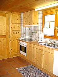 komplett eingerichtete Küche